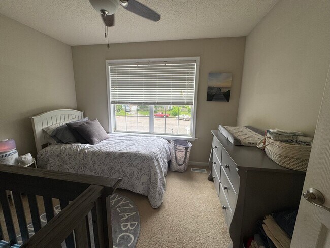 Building Photo - Spacious Three Bedroom Home