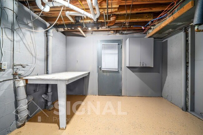 Building Photo - 1652 Roberta Ln