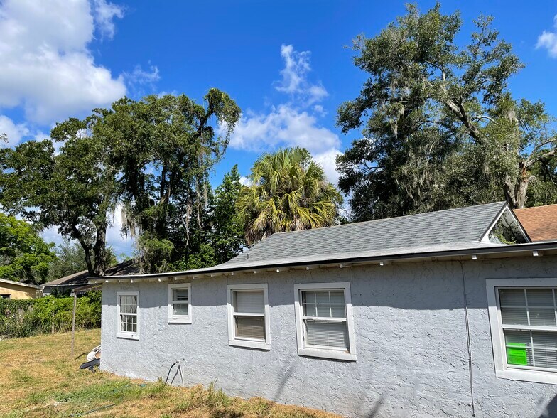 Building Photo - 8722 N Brooks St