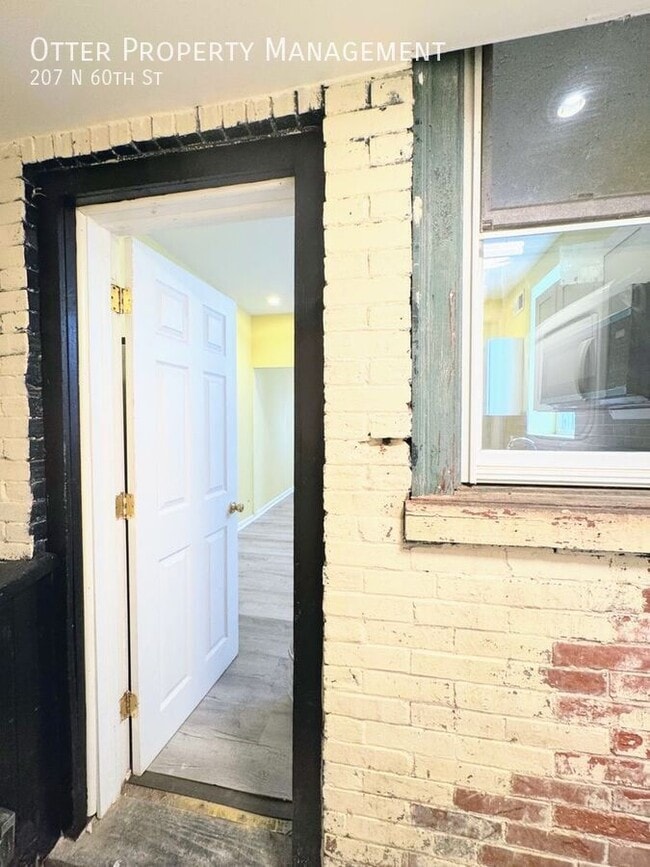 Building Photo - 207 N 60th St