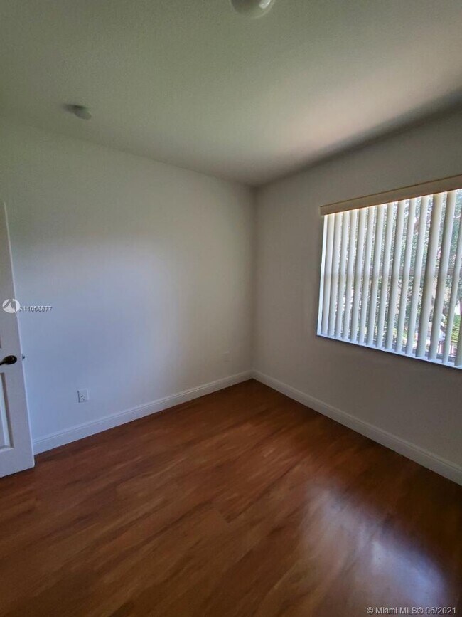 Building Photo - 4941 SW 135th Way
