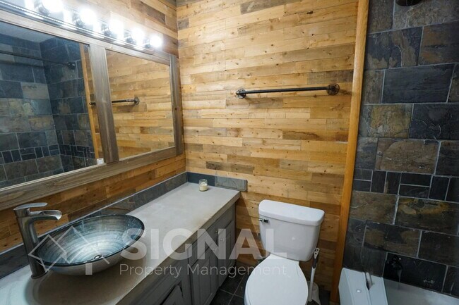 Building Photo - 616 Woodland Vlg