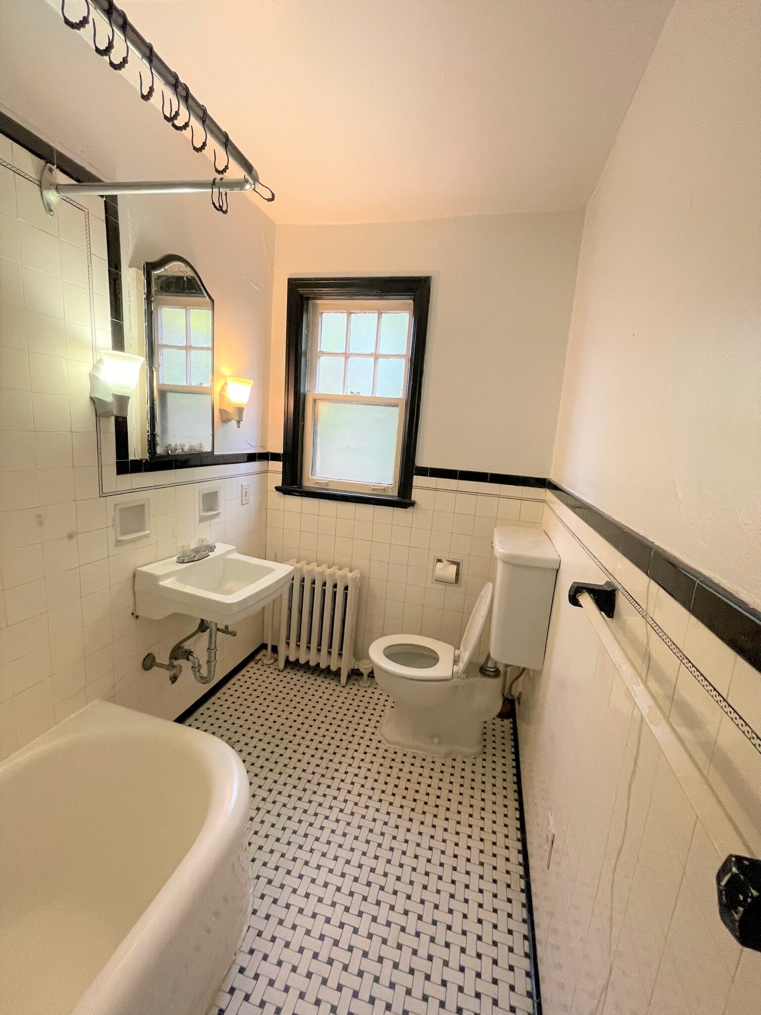 Building Photo - 1405 Severn St