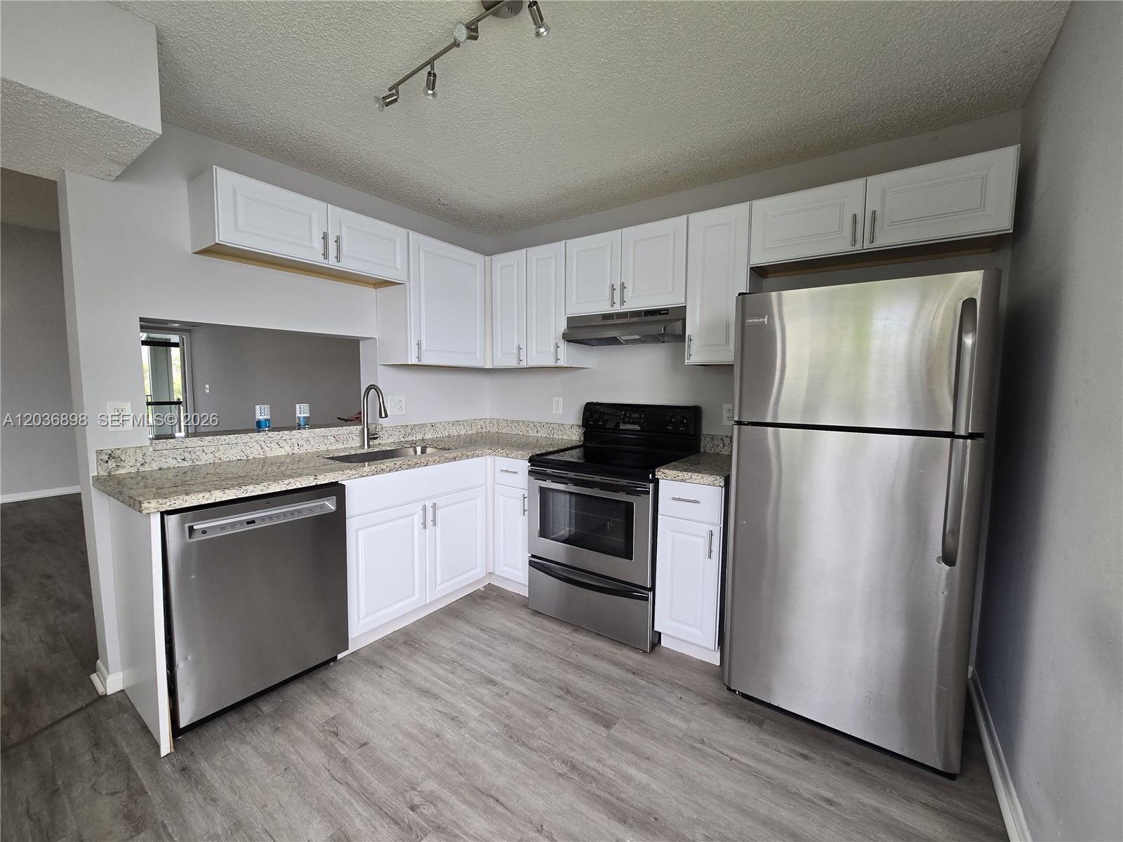 Building Photo - 1024 S Independence Dr