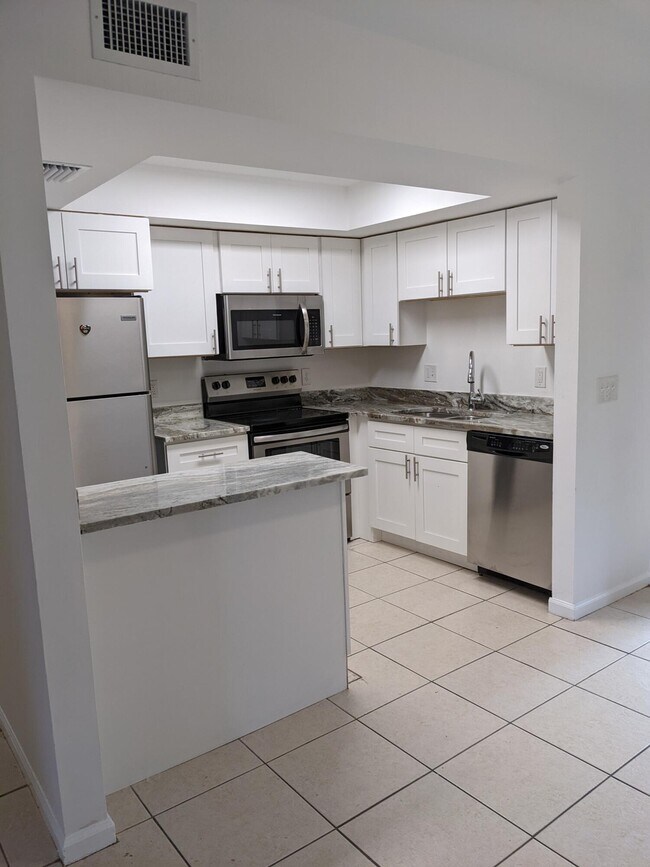 Building Photo - 4723 Oak Terrace Dr