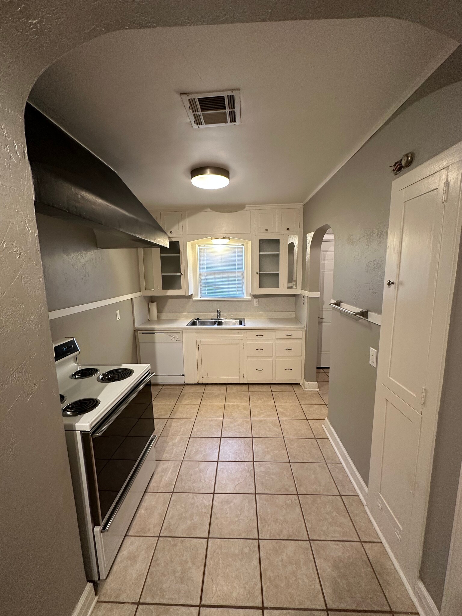 Building Photo - 1015 NW 40th St