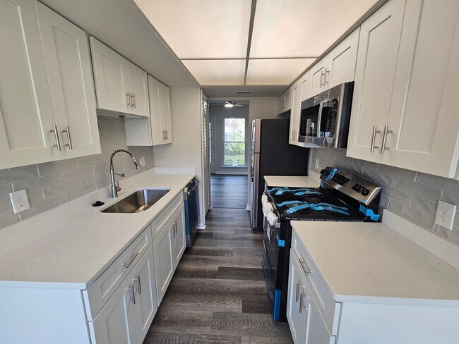 Building Photo - Smoke Tree