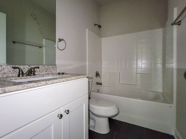 Building Photo - Beautiful 3 BR, 2 BA in Corsicana