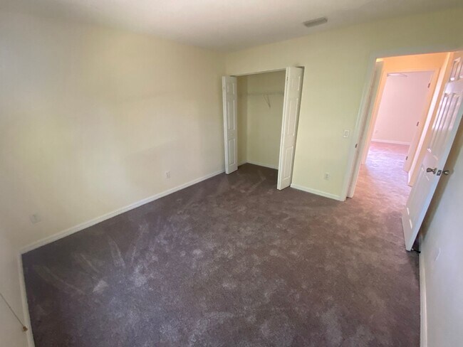Building Photo - Beautiful, Family & Pet Friendly, 2 Story,...