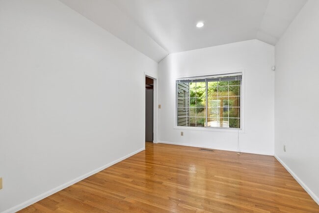 Building Photo - Beautiful 3-bedroom, 3-bath home on corner lot!