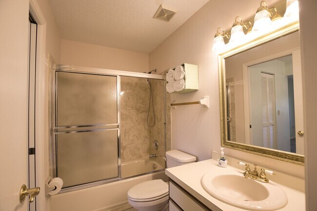 Building Photo - Annual Unfurnished 2 Bed 1 Bath Second Floor Condo located in Par Four at Capri Isles!