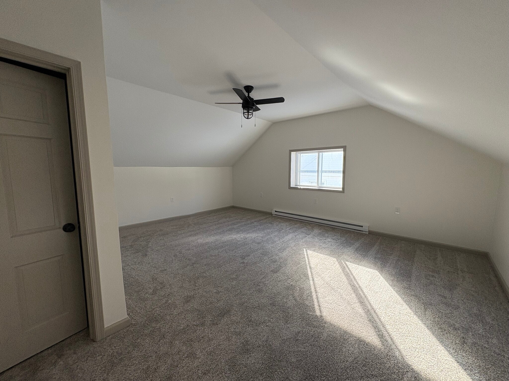 Master bedroom with walk in closet - 412 Grand Ave