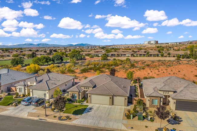 Building Photo - Beautiful 4-BR Home with 3-Car Garage in W...