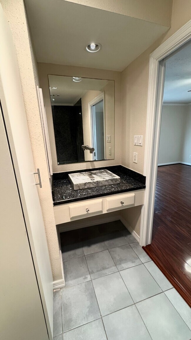 Building Photo - 6452 Olympia Dr