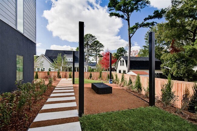 Building Photo - 214 NW 9th St