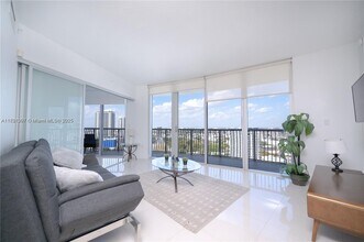 Building Photo - 1750 N Bayshore Dr