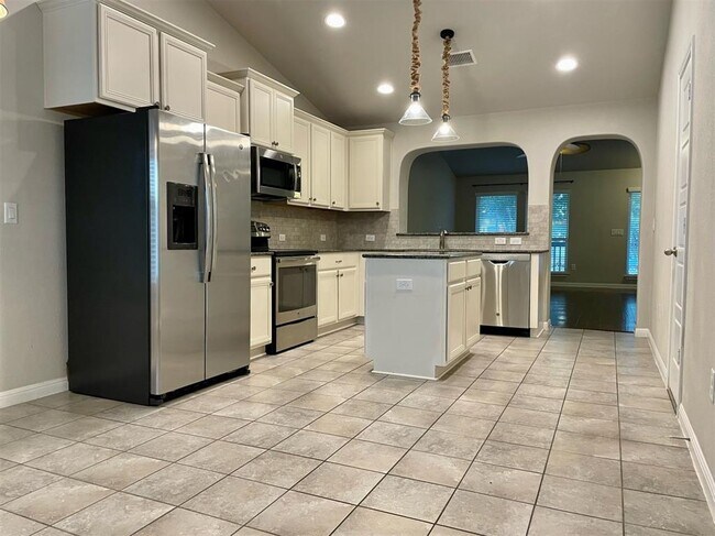Building Photo - 18320 Friendship Hill Dr