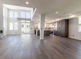 Building Photo - 205 S Irena Ave
