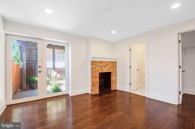 Building Photo - 8 N New St