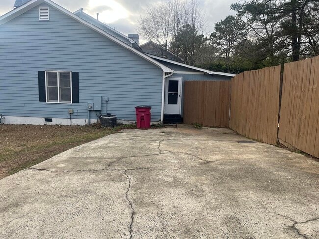 Building Photo - 4486 Club Trce