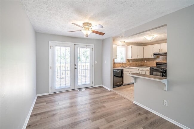 Building Photo - 2407 Redfield Dr