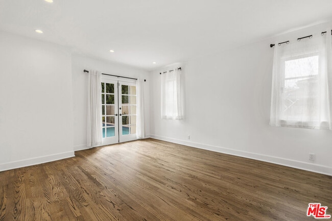 Building Photo - 451 Westmount Dr