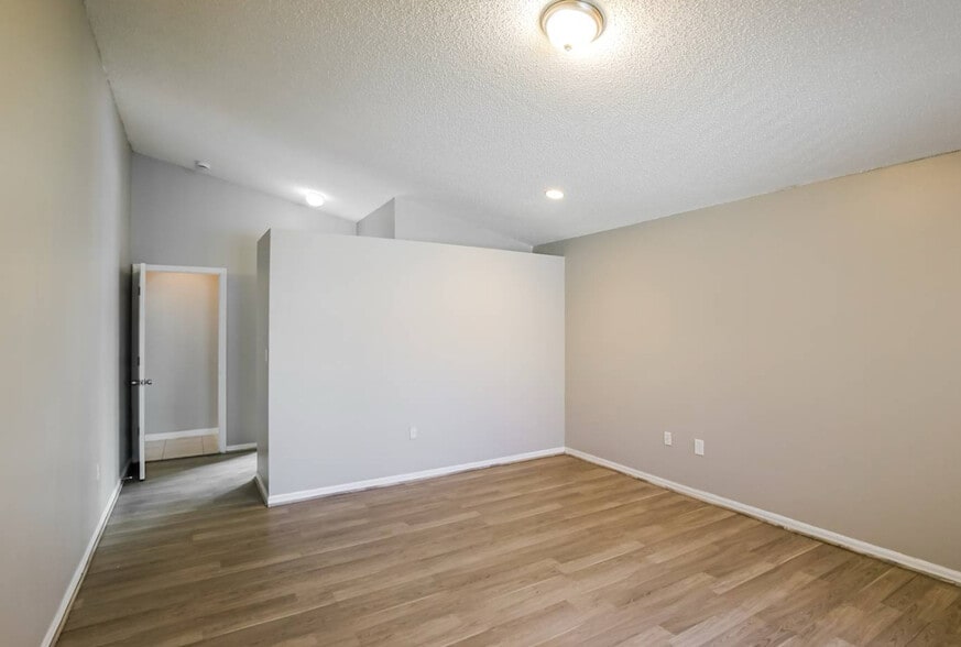 Building Photo - 5010 SW 151st Ter