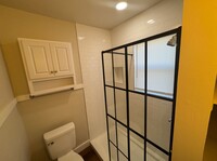 Building Photo - 1 Bed 1 Bath Close to the Plaza