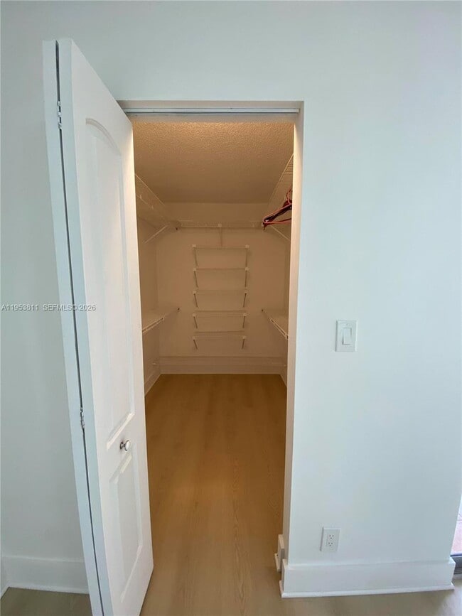 Building Photo - 1903 Bermuda Cir