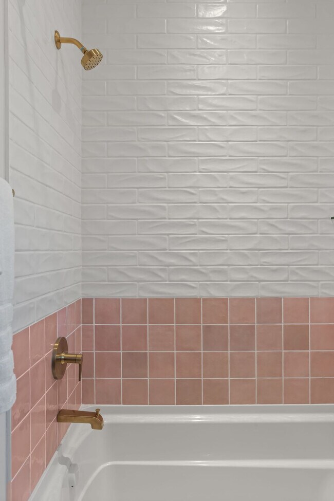 Building Photo - 1315 16th Ave S