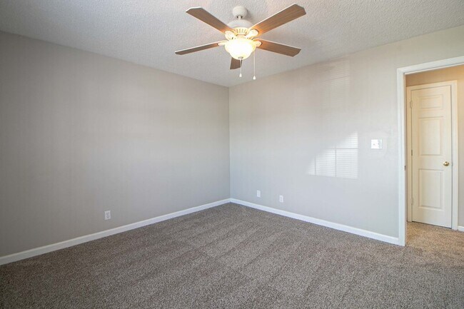 Building Photo - 233 Waterford Dr