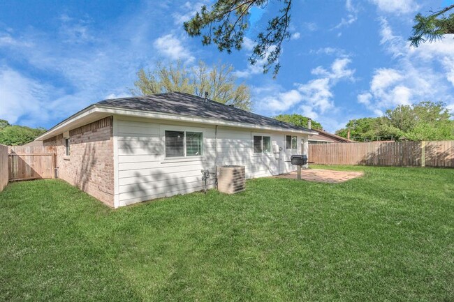 Building Photo - 10051 Green Valley Ln