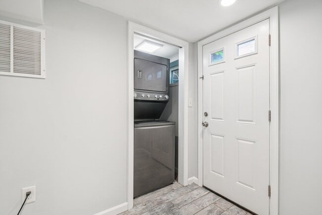 Building Photo - Semi Detached Home in Riggs Park!