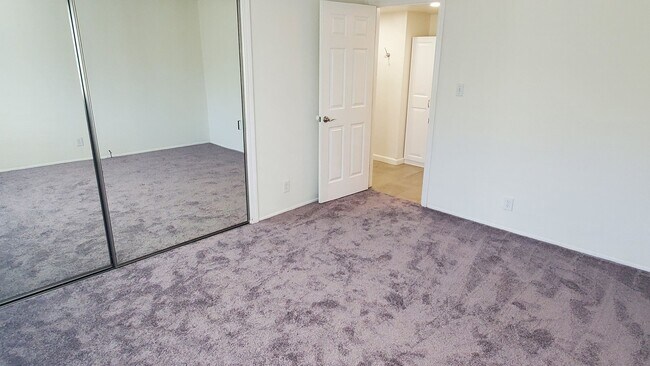 Building Photo - Spacious 2 Bedroom, 1 Bathroom Moraga Condo