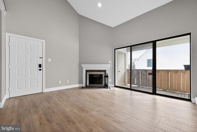 Building Photo - 306 The Woods