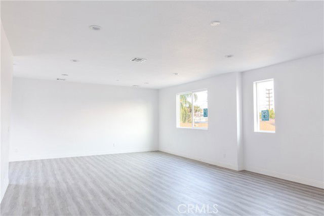 Building Photo - 14622 Vanowen St