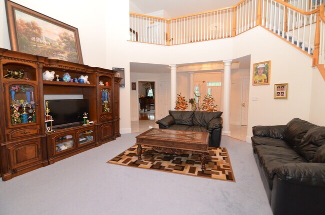 Building Photo - 4 Summit Way