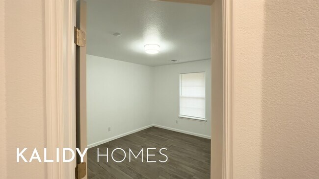 Building Photo - 9317 Apple Dr