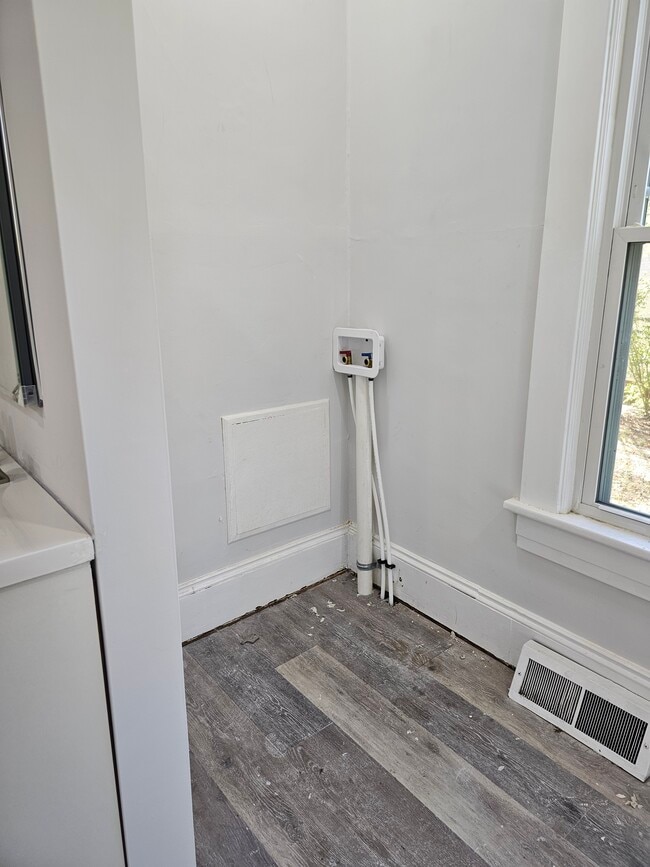 Building Photo - 920 N Church St