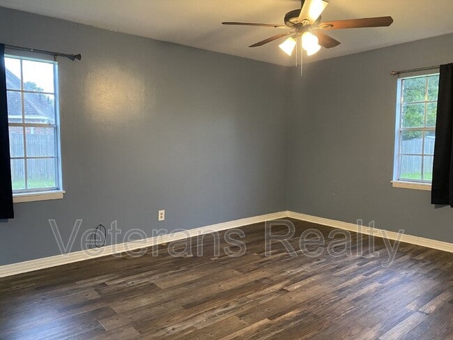 Building Photo - 2411 Sunkist Country Club Rd