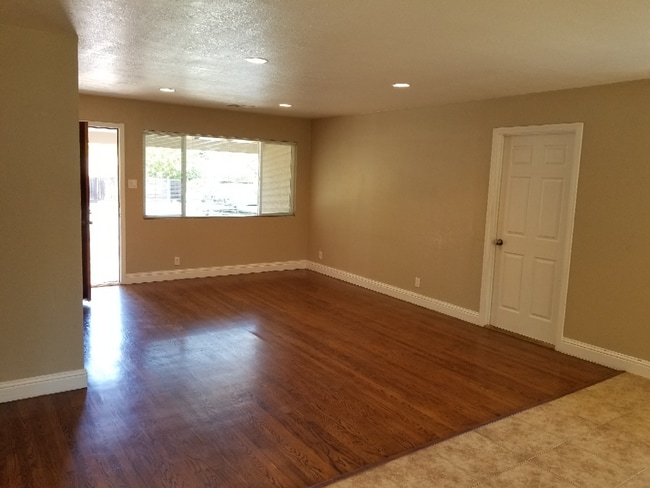 Building Photo - 4 Bed 2 Bath Single Family Home In Concord...