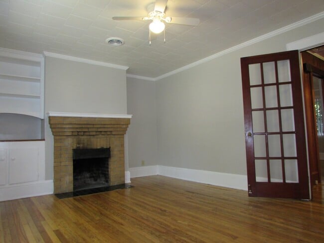 Building Photo - Spacious 2 Bed/1 Bath Duplex - Updated - Fireplace - Covered Side Porch - Water/Sewer/Trash Included