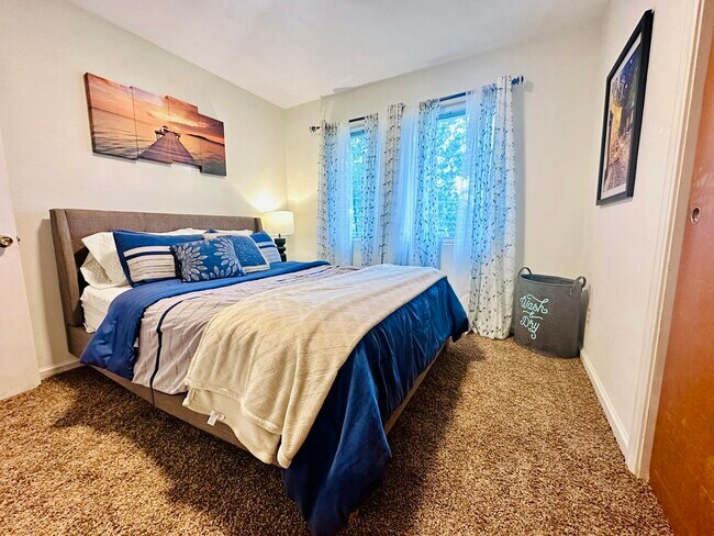 Building Photo - 27 Escalona Ave