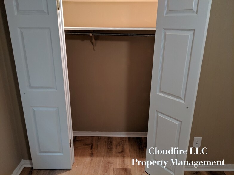 Building Photo - 224 James Cir