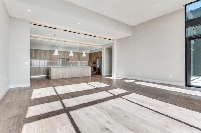 Building Photo - 3003 Maple Ave