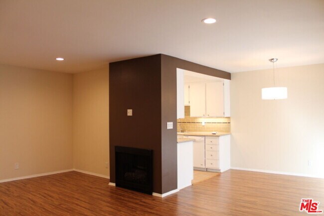 Building Photo - 2349 S Bentley Ave