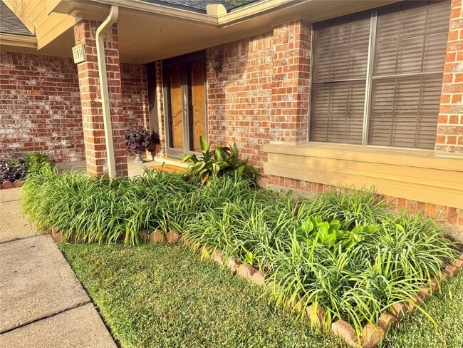 Building Photo - 2934 Field Line Dr