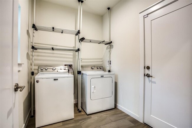 Building Photo - 6800 Menchaca Rd