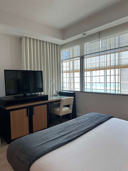 Building Photo - 1395 Brickell Bay Dr