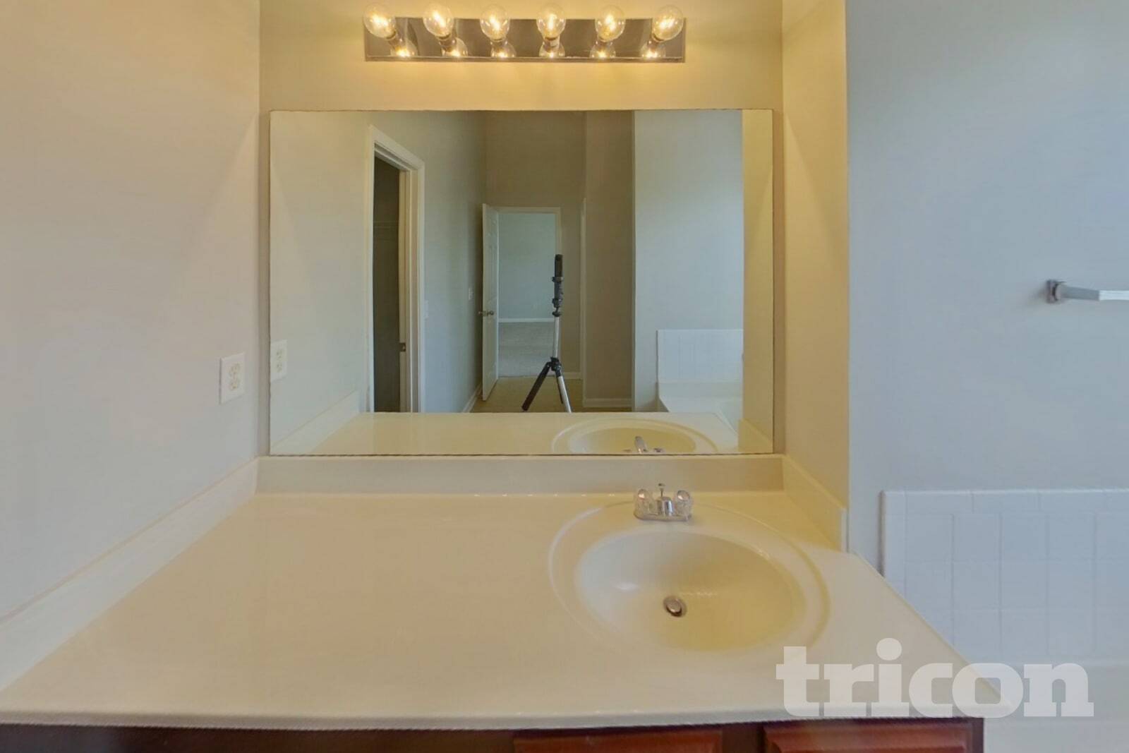 Building Photo - 2435 Cornell Cir